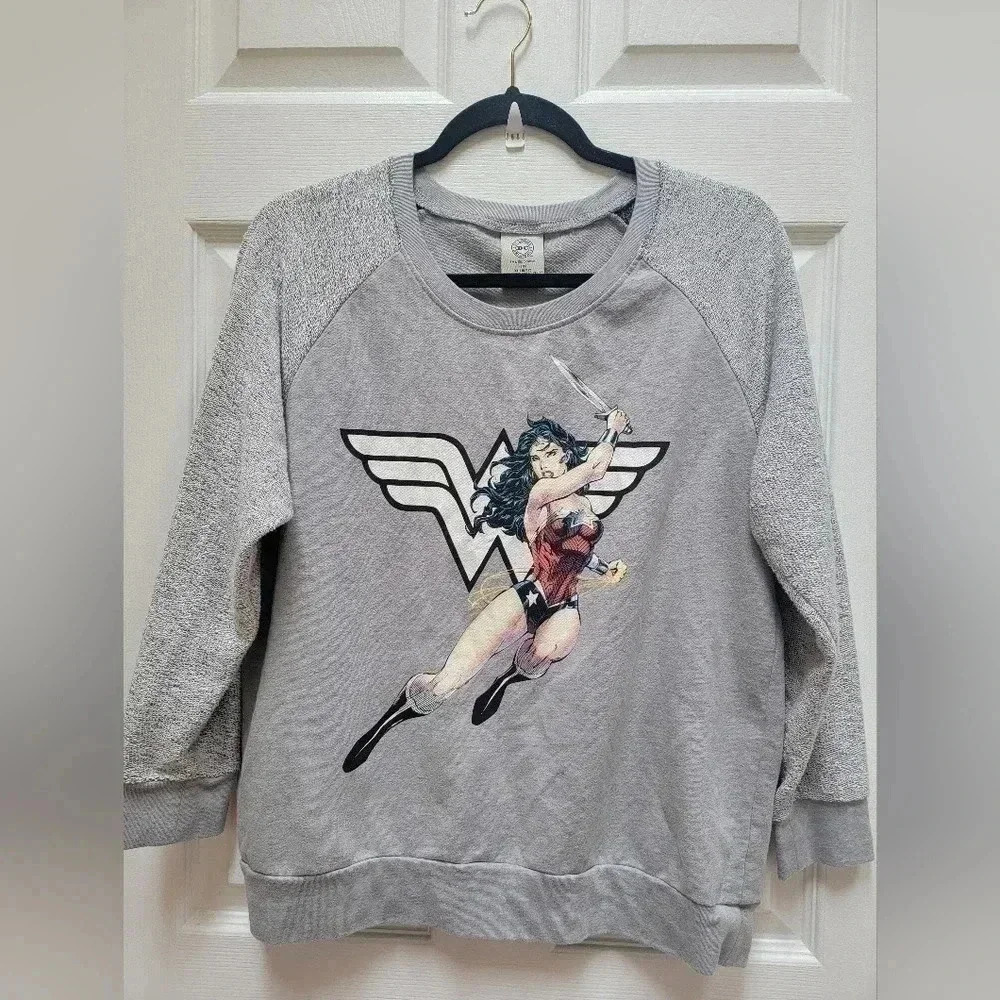 DC Comics Original Wonder Woman Long Sleeve Crew Neck Sweatshirt Size XL